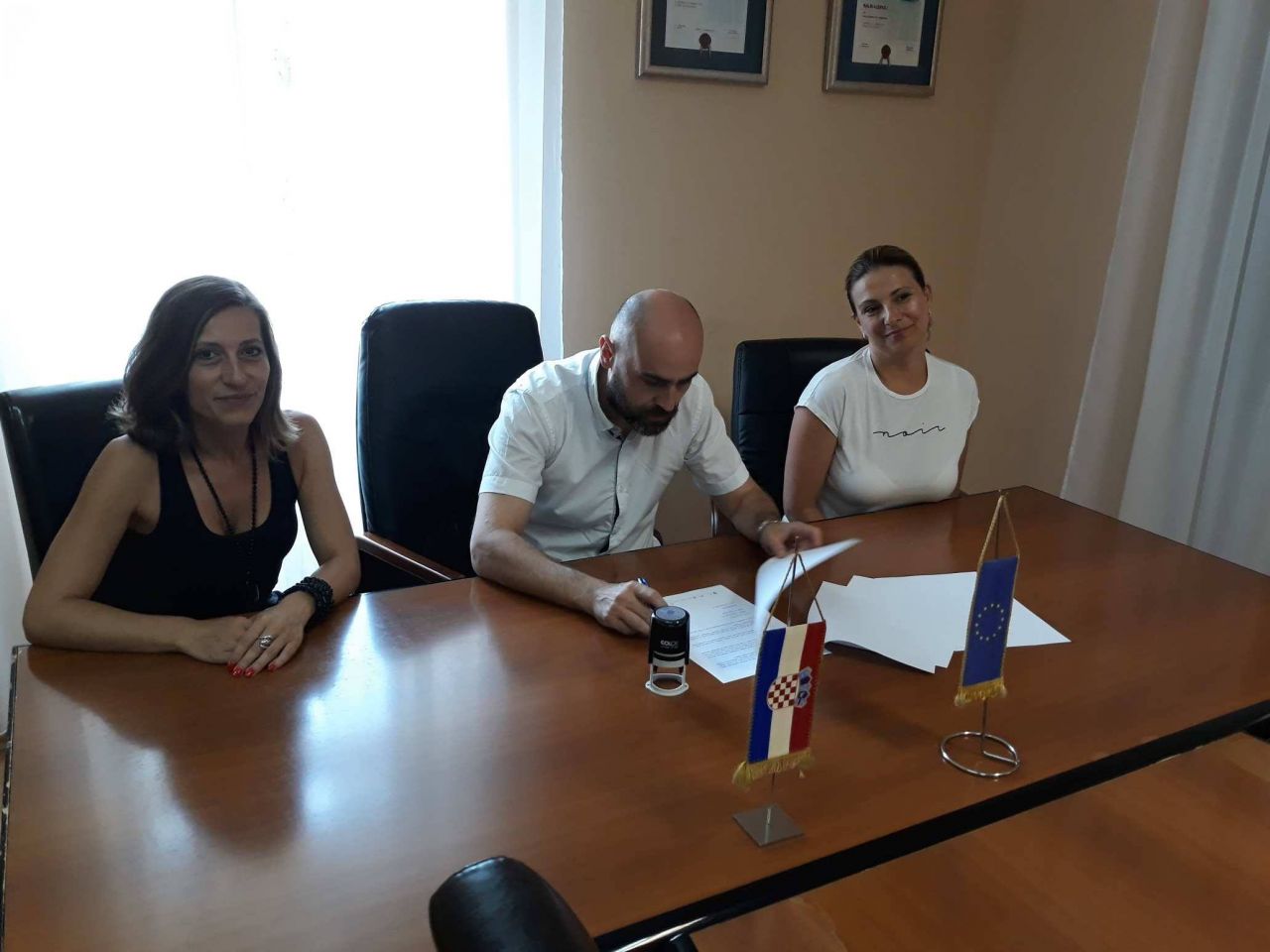 Gradonačelnik je danas u sklopu projekta "Budimo im podrška" potpisao ugovor s Pučkim otvorenim učilištem "Libar" 