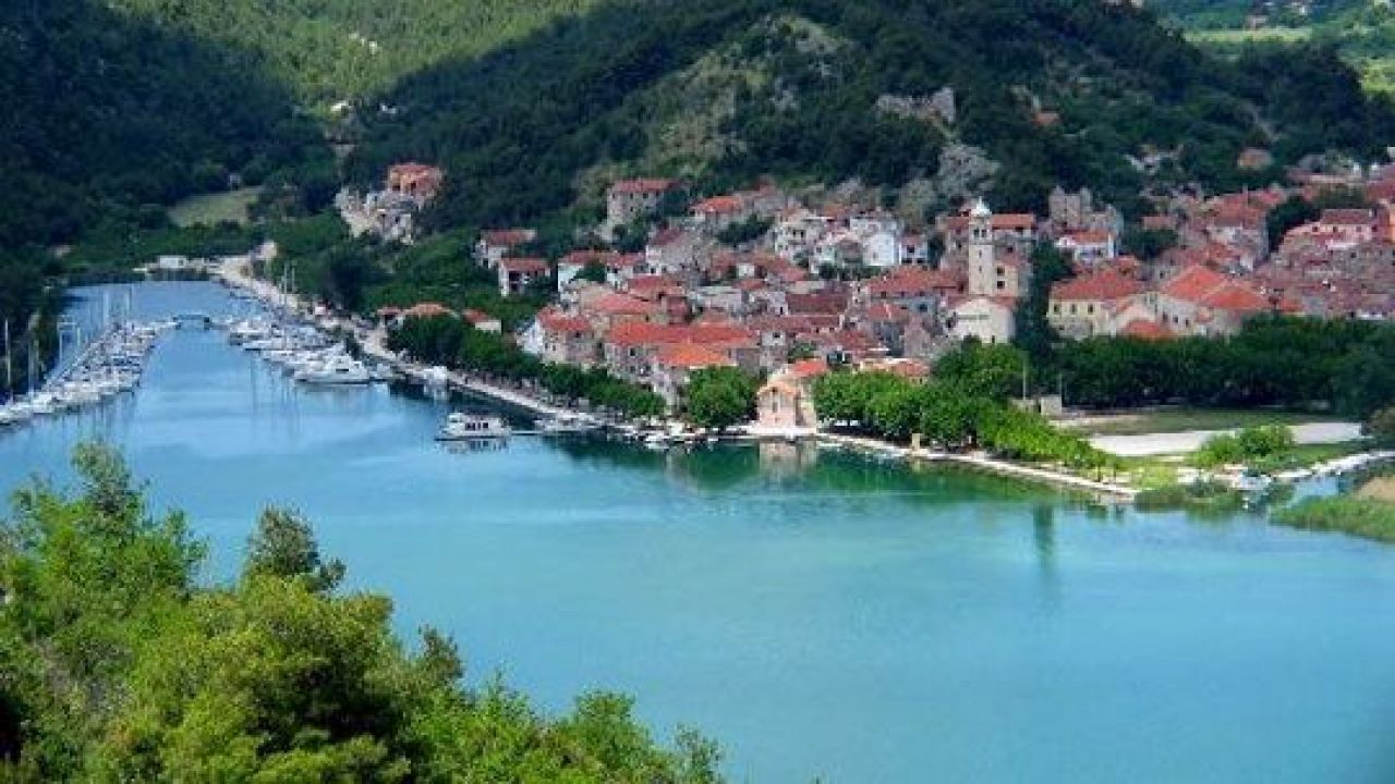 Grad Skradin objavio je Natječaj za dodjelu stipendija za 2018./2019. godinu studentima s područja Grada Skradina.