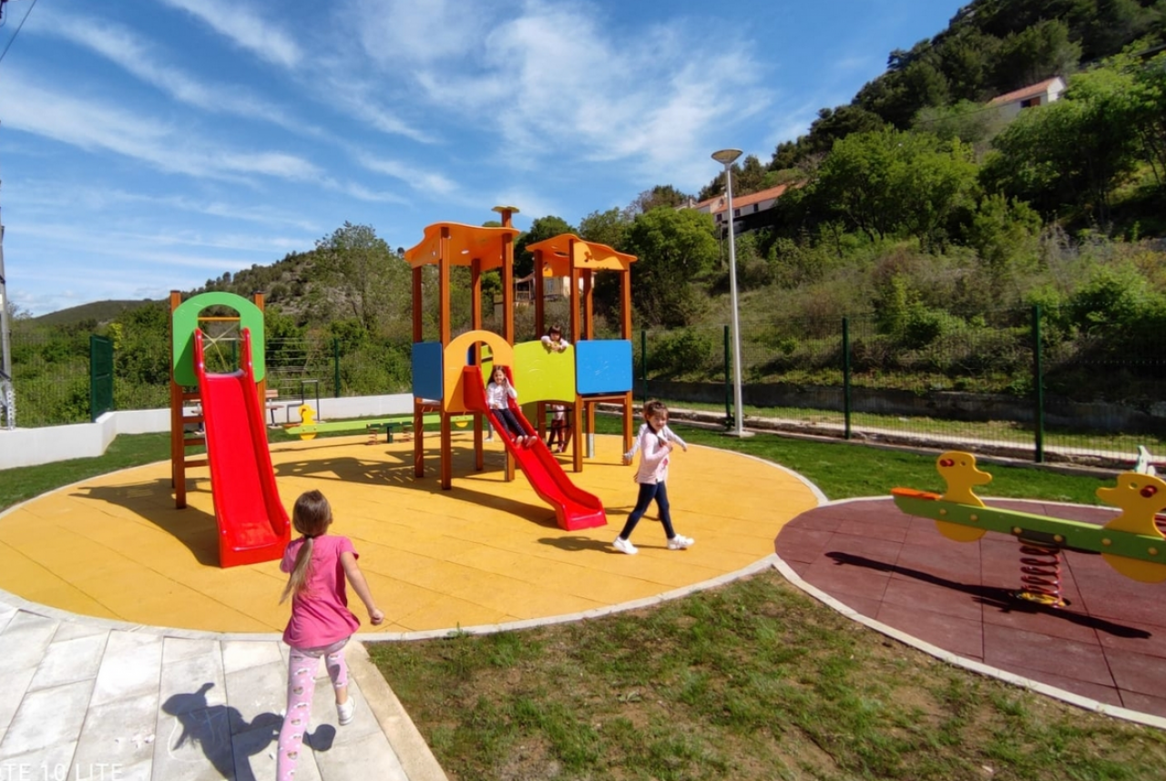 JAVNA OBJAVA ZA UPIS  djece u dječje jaslice i vrtić za 2021./2022. pedagošku godinu